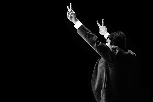 Jim Valvano arms raised